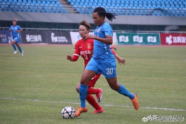 高尔夫球重庆女子公开赛挥杆 首轮彭严萱63杆破纪录领先高尔夫球重庆女子公开赛挥杆 首轮彭严萱63杆破纪录领先